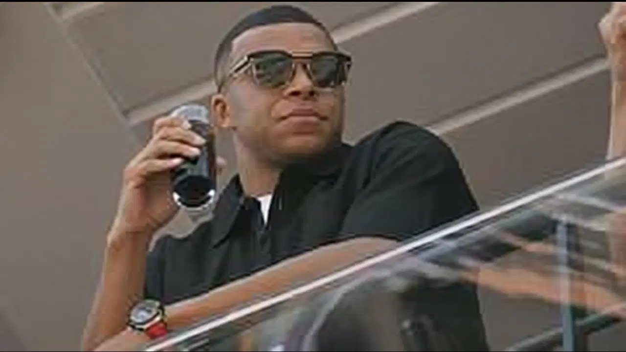 Этический бонус Мбаппе: За что ПСГ выплатил 1,3 млн фунтов звездному нападающему