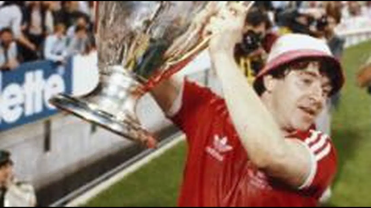 Умер Джон Робертсон - гений Ноттингем Форест и футбольный Пикассо